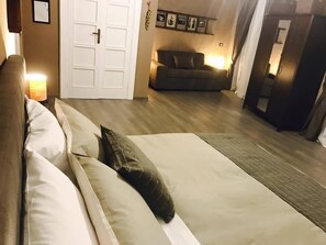 Quadruple Room | Soundproofing, cribs (surcharge), WiFi (free), bed sheets - B&B I 4 Elementi (Naples)