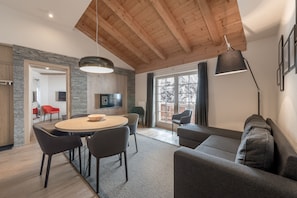 Huoneisto, 2 makuuhuonetta (SMART) | Oleskelualue | 39–tuumainen taulutelevisio, jossa kaapelikanavat