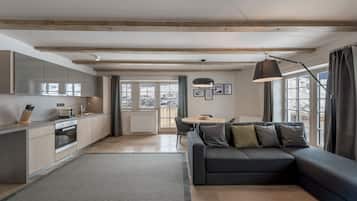 Apartment, 3 Bedrooms | Living area | 39-inch flat-screen TV with cable channels, TV