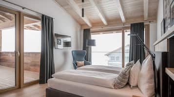 Apartment, 3 Bedrooms | 1 bedroom, in-room safe, soundproofing, free WiFi