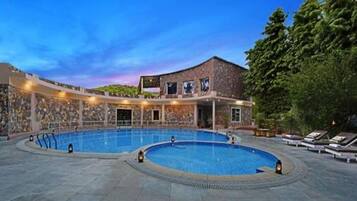 Indoor pool, pool loungers