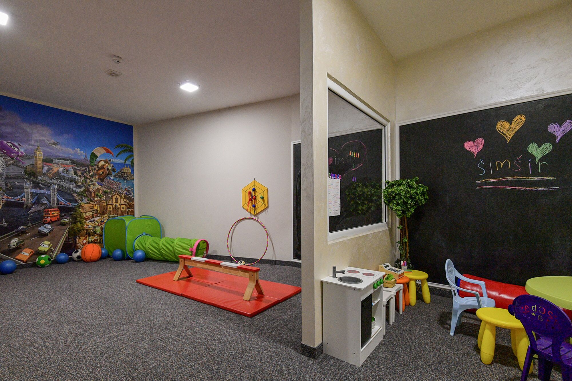 Tempat bermain anak – indoor