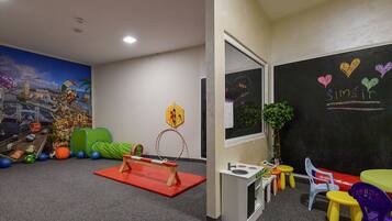 Tempat bermain anak – indoor