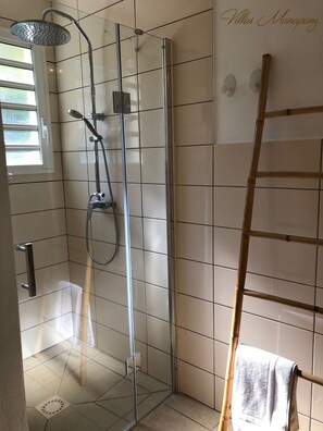 Shower, hair dryer, towels - Villa Manapany les bains 2 (Manapany-Les-Bains)