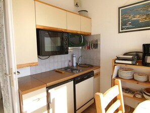 Mikrowelle, Herdplatte, Geschirrspüler