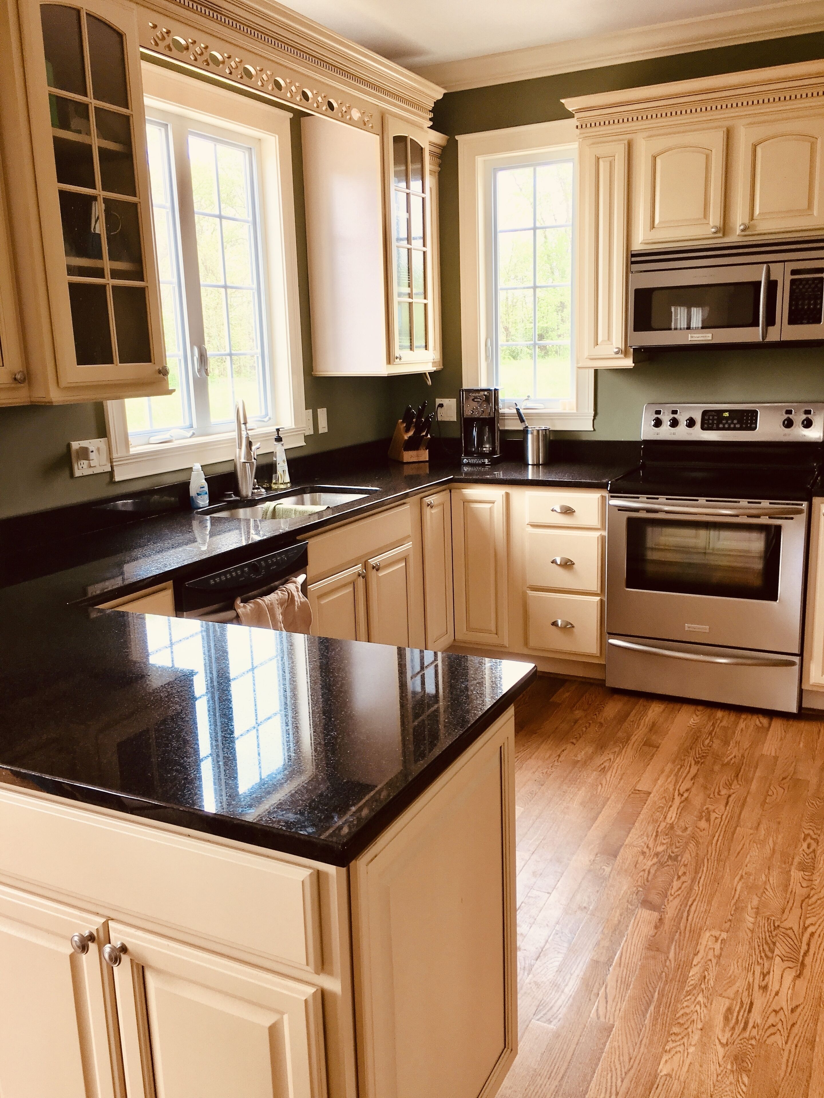 Peaceful Country Retreat 20 acres Private Pond