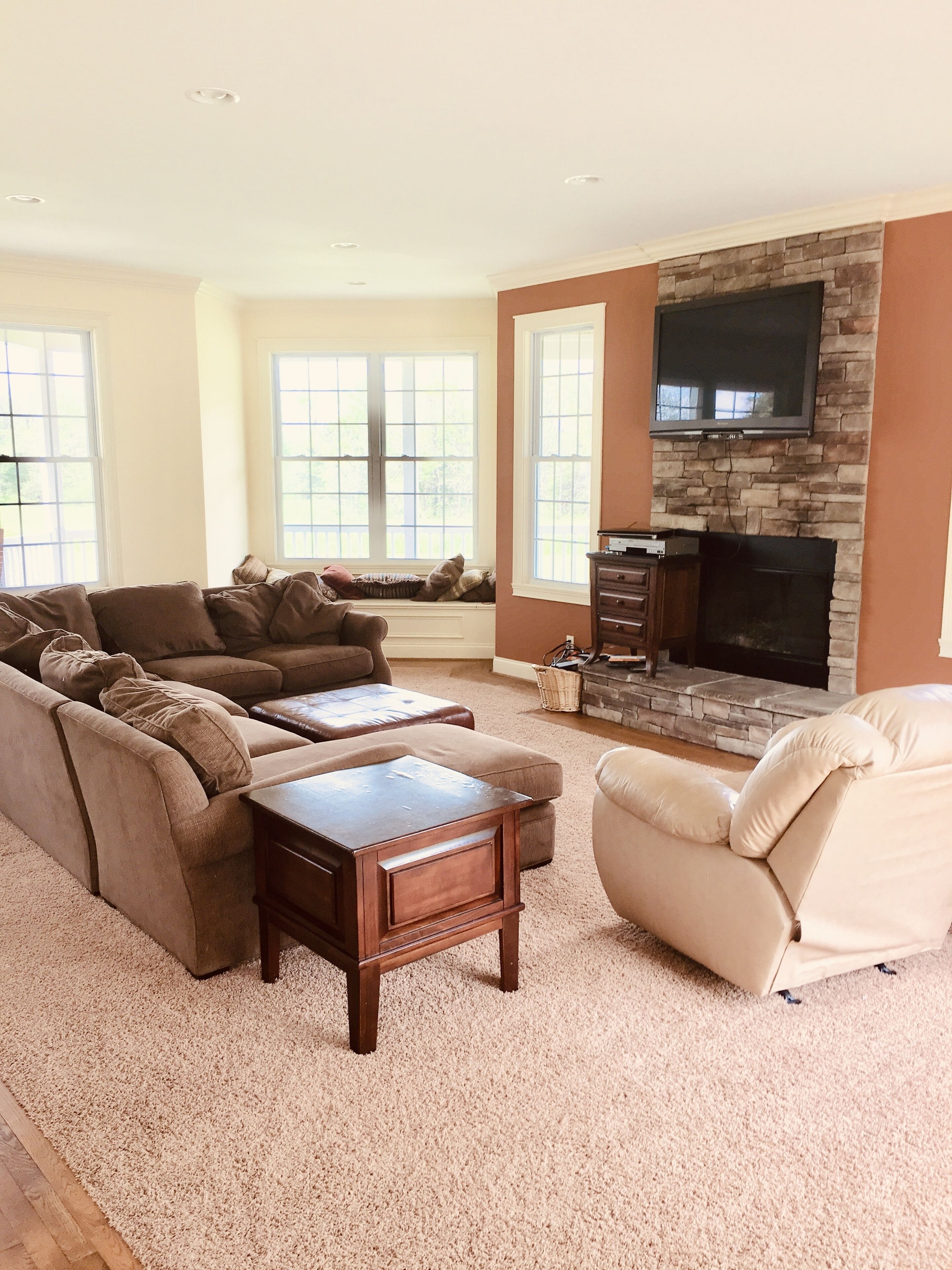 Peaceful Country Retreat 20 acres Private Pond