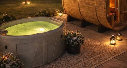 Peaceful Country Retreat 20 acres Private Pond Hot Tub Sauna Pets