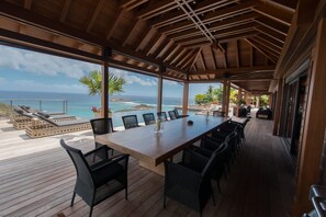Outdoor dining - Villa Jade – Zen-Inspired Oceanview Estate with Spa, Cinema & Infinity Pool in St. Barths (Gustavia)