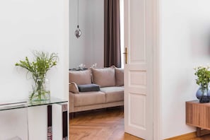City-Apartment (III) | Individuell dekoriert, individuell eingerichtet, Schreibtisch