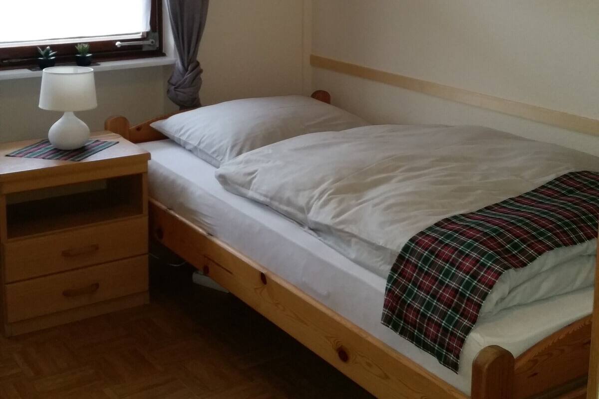 單人房 | 低過敏寢具、書桌、筆電工作空間、遮光布/窗簾