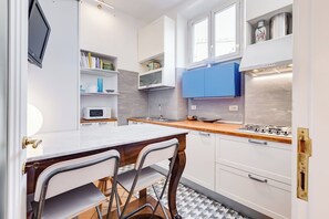 Fridge, microwave, oven, stovetop
