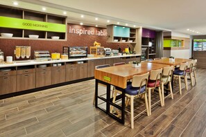 Buffet déjeuner gratuit tous les jours