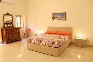 1 bedroom, in-room safe, desk, iron/ironing board