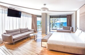 Junior Double Room | Memory-foam beds, minibar, in-room safe, desk - Yacht Hotel (Vlorë)
