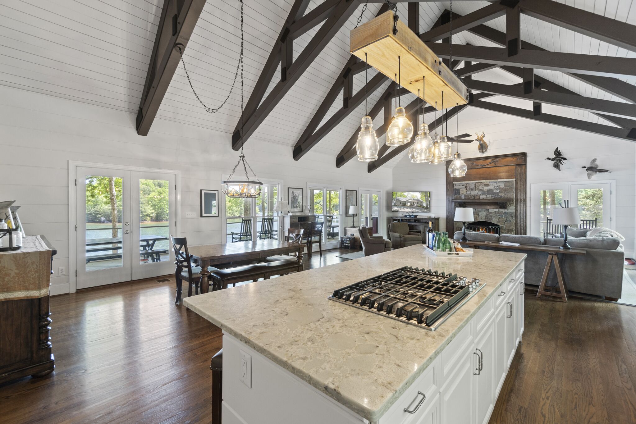 Newly Renovated-  Back Porch Bliss - Amazing Views - 3 Bed Home includes separate guest suite