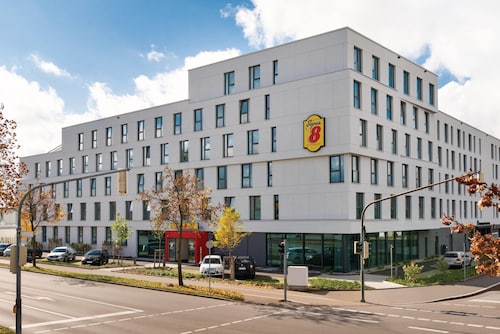 Super 8 by Wyndham Augsburg