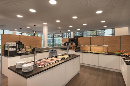 Super 8 by Wyndham Augsburg
