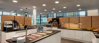 Super 8 by Wyndham Augsburg