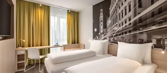 Super 8 by Wyndham Augsburg