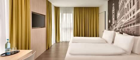 Standard Room (Barrier Free) | Hypo-allergenic bedding, in-room safe, desk, laptop workspace