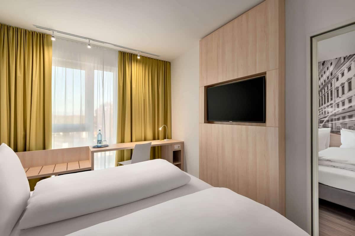 hypo-allergenic bedding, in-room safe, desk, laptop workspace