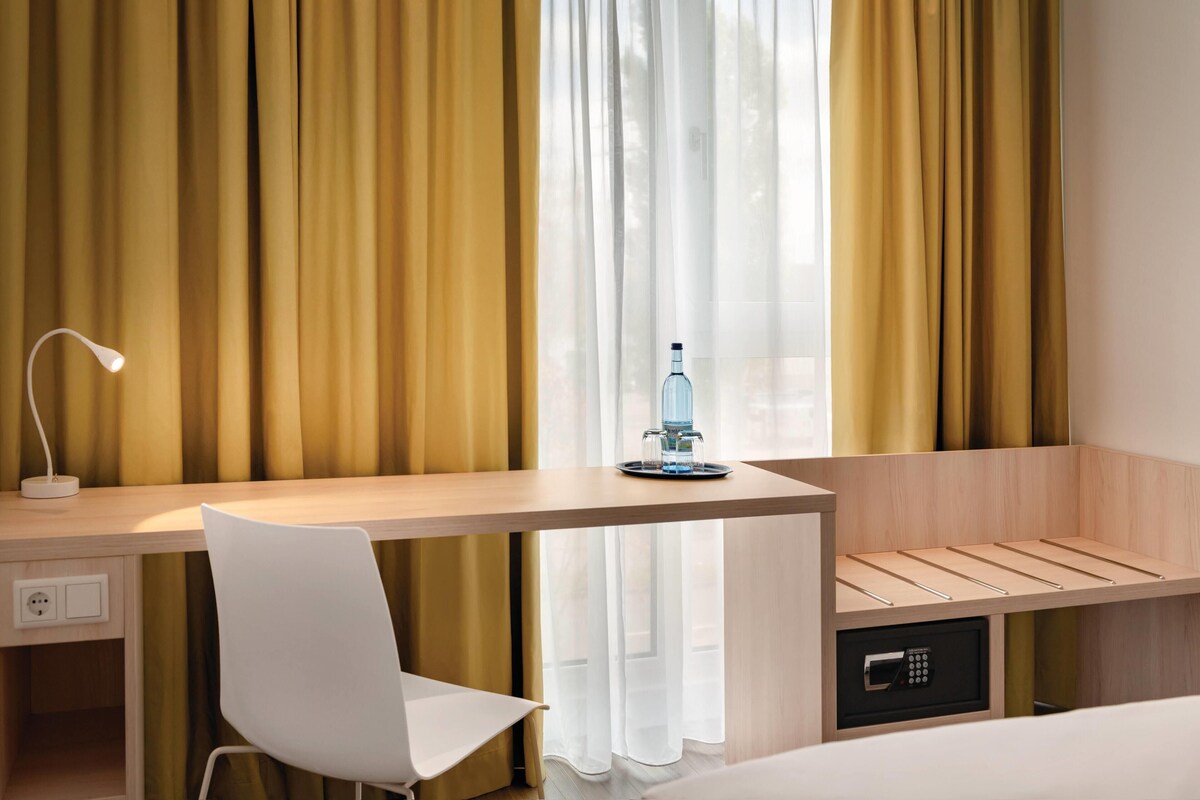 Hypoallergeen beddengoed, een kluis op de kamer, een bureau