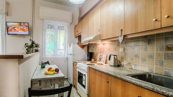 Apartment | Private kitchen | Full-size fridge, microwave, oven, stovetop