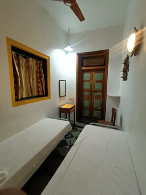Basic Double Room | Bed sheets - New Vasantashram (Mumbai)