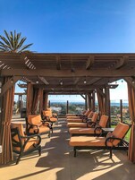 2 piscinas al aire libre, camas de piscina gratis, sombrillas