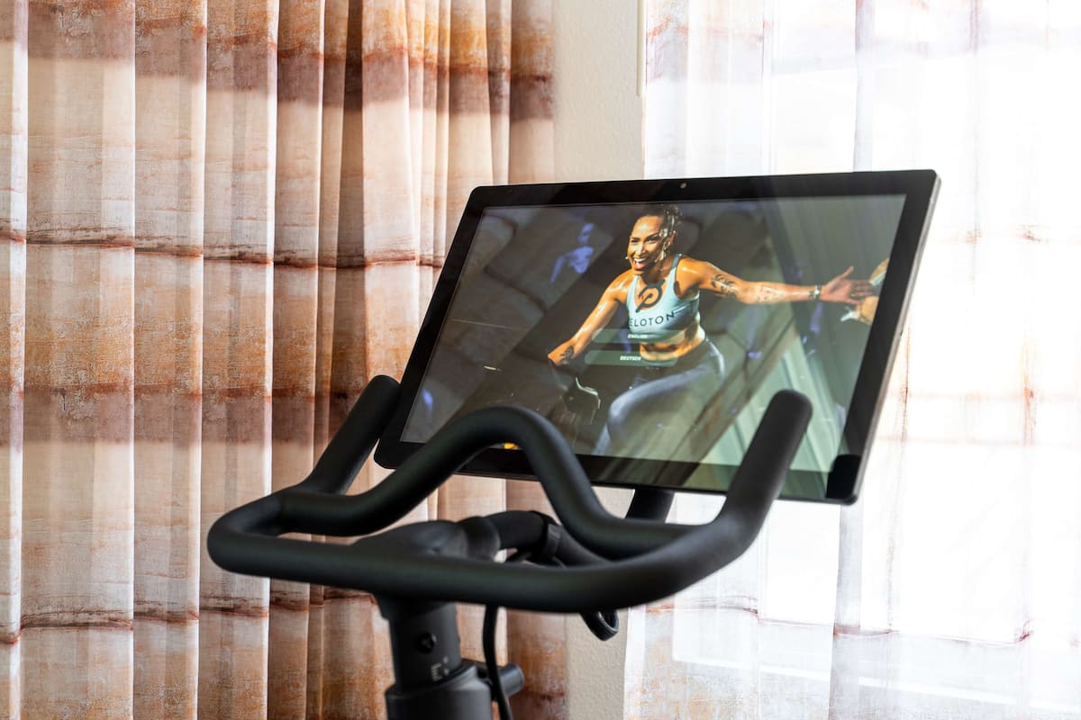 Room, 1 King Bed (Peloton Wellness Room) | Sports facility