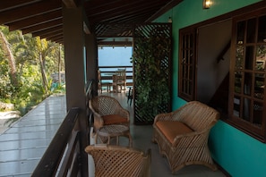 Family Room, Multiple Beds, Balcony | Living area