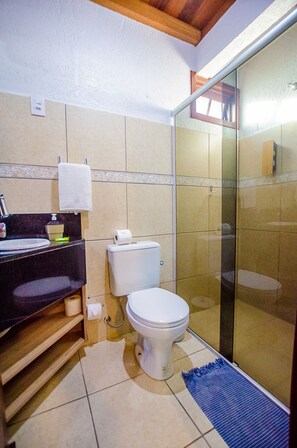 Family Room, Berbilang Katil, Balcony | Bilik Mandi | Pancuran mandi, kelengkapan dandanan diri percuma, tuala disediakan 
