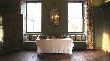 Petit déjeuner complet compris tous les jours