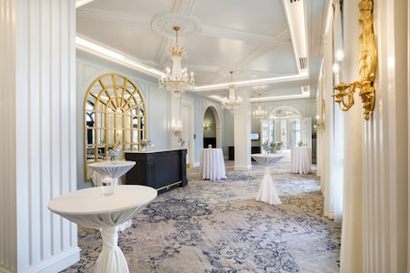 Hotel Carmichael, Autograph Collection - Image 7