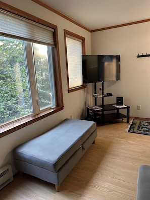TV - Nature Retreat in Juneau-Near Town, Sleeps 4. (Juneau)