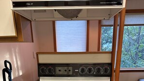 A kitchen with a white stove, four burners, and a black oven door. - Nature Retreat in Juneau-Near Town, Sleeps 4. (Juneau)