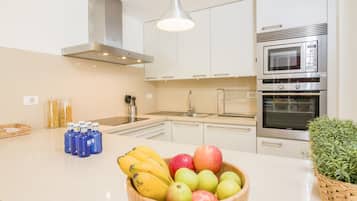 KĂŒhlschrank, Mikrowelle, Ofen, GeschirrspĂŒler