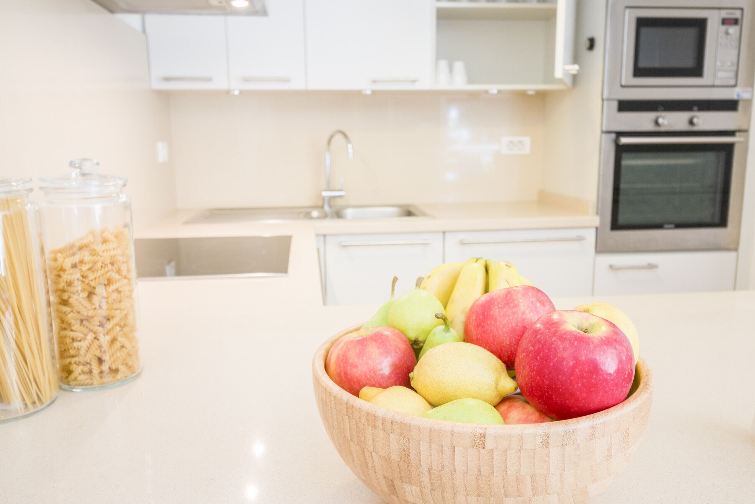 Kühlschrank, Mikrowelle, Ofen, Geschirrspüler