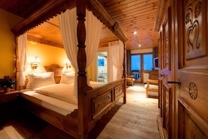 In-room safe, desk, blackout curtains, free WiFi - Hotel Astoria Superior (Arosa)