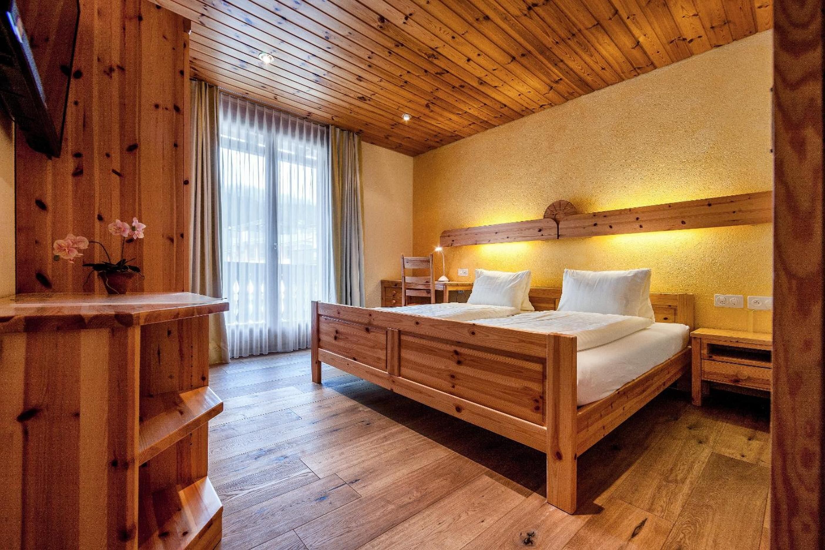 in-room safe, desk, blackout curtains, free wifi