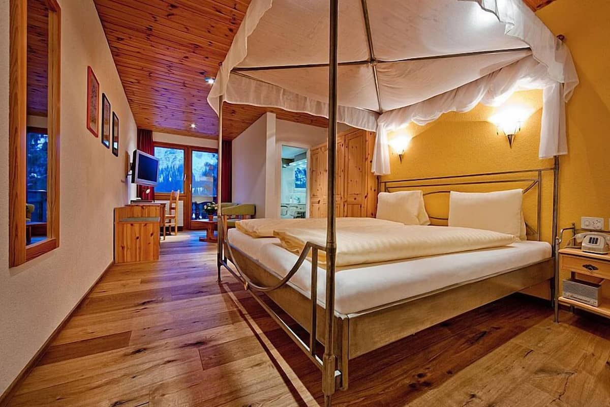 superior double room, balcony | in-room safe, desk, blackout curtains, free wifi