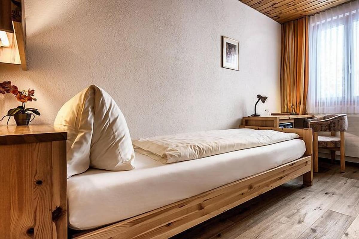 Coffres-forts dans les chambres, bureau, rideaux occultants