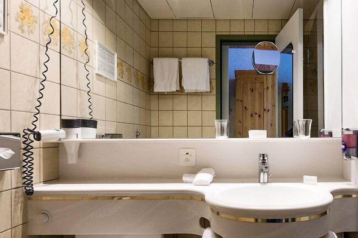 shower, free toiletries, hair dryer, slippers