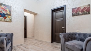 Lobby sitting area - Golden Light Hotel (Tbilisi)