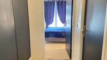 1 bedroom, desk, iron/ironing board, WiFi