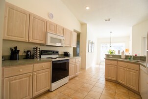 Casa, 3 habitaciones | Cocina privada | Cafetera o tetera, frigorífico, horno y tostadora