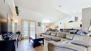 House, 3 Bedrooms | Living area
