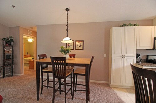 Golf , Walk To The Course 3 Bedroom Condo by RedAwning