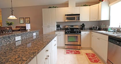 Golf , Walk To The Course 3 Bedroom Condo by RedAwning